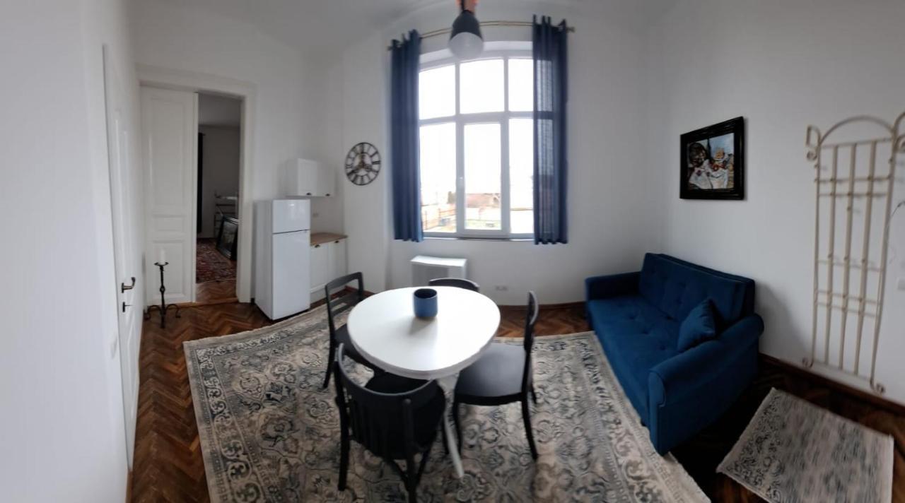 Weisz Apartment-City Center-Free Private Parking,Wifi,Ac Carei Dış mekan fotoğraf