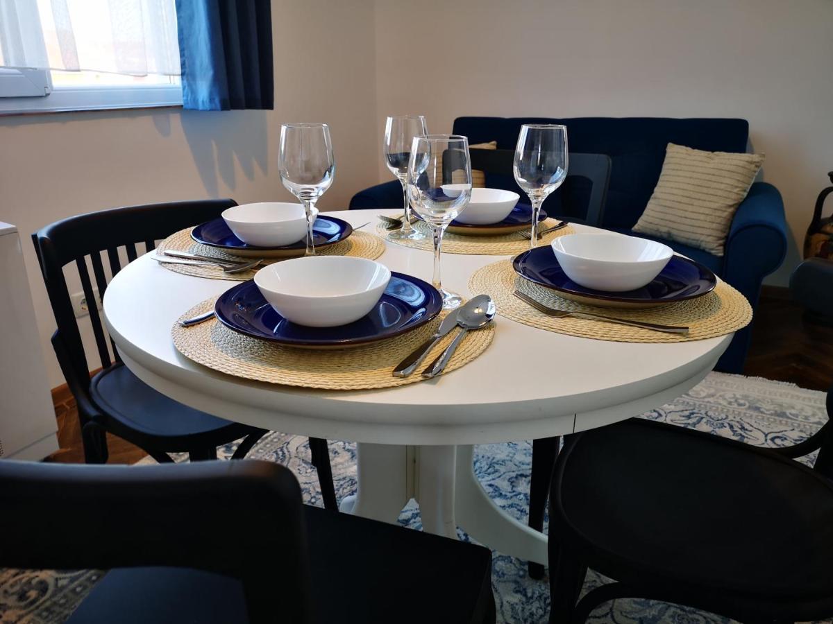 Weisz Apartment-City Center-Free Private Parking,Wifi,Ac Carei Dış mekan fotoğraf