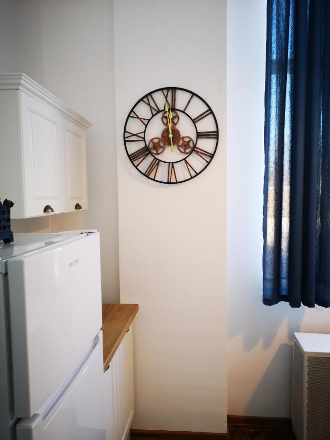 Weisz Apartment-City Center-Free Private Parking,Wifi,Ac Carei Dış mekan fotoğraf
