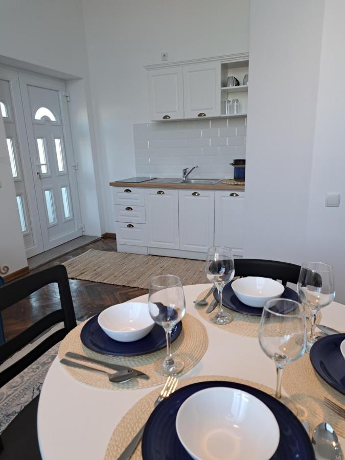 Weisz Apartment-City Center-Free Private Parking,Wifi,Ac Carei Dış mekan fotoğraf