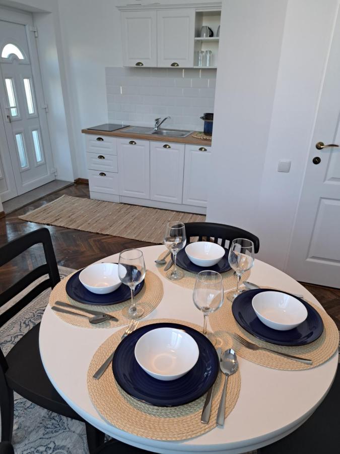Weisz Apartment-City Center-Free Private Parking,Wifi,Ac Carei Dış mekan fotoğraf